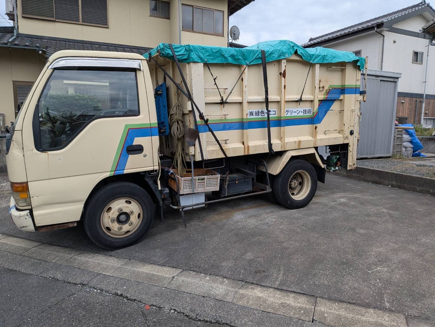 資源リサイクルサポートの回収トラック